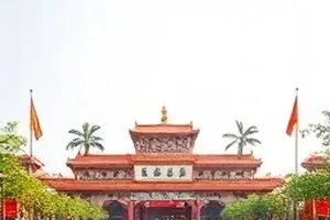 《碎光博物馆》三版海报名字排列对照